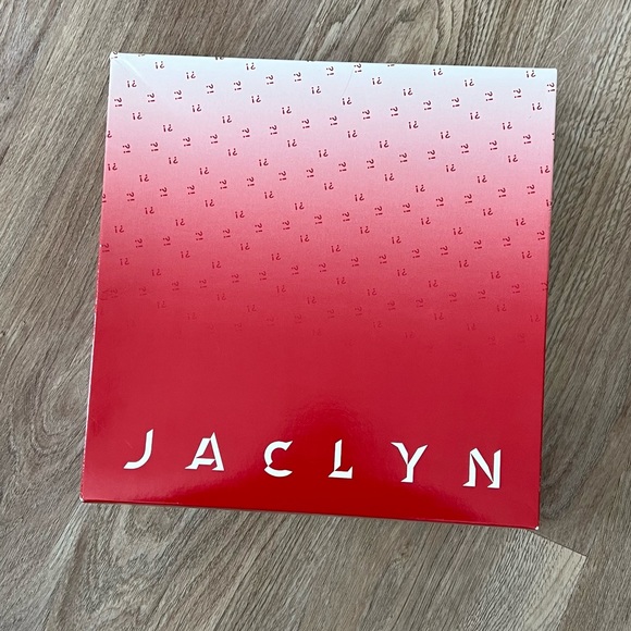 Jaclyn Hill PR package makeup - Picture 2 of 2